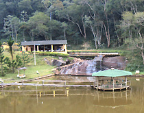 Paisagem bucólica do pesque e pague